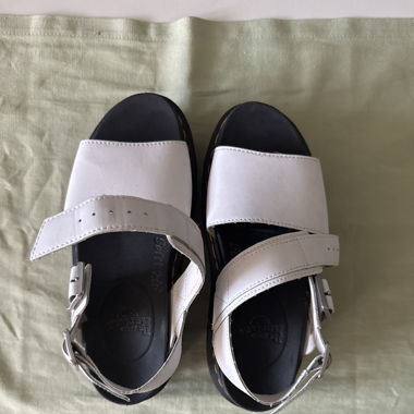 Dr.Martens Plateau Sandalen 