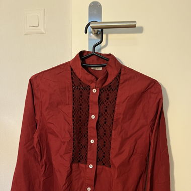 Elegant burgundy shirt