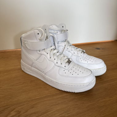 White Nike Air Force 1 High
