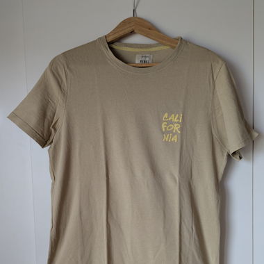 T-Shirt mit Druck auf dem Rücken