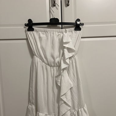 schulterfreies Sommerkleid