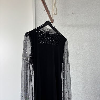 Schwarzes Kleid