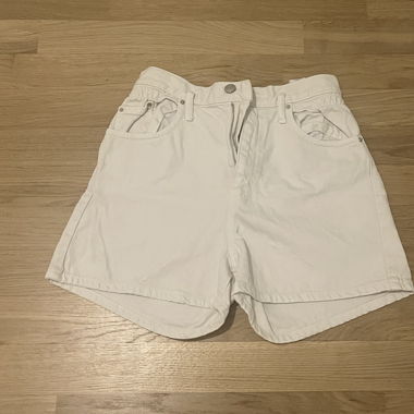 Short en jeans blanc de la marque Pull & Bear