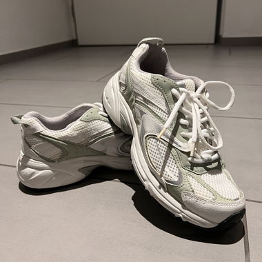 Sneaker
