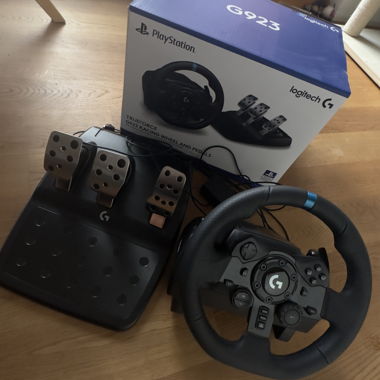 Racing wheel and pedals