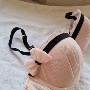Eleganter BH in blassrosa
