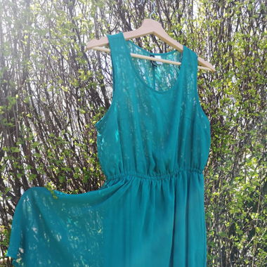 luftiges grünes Kleid