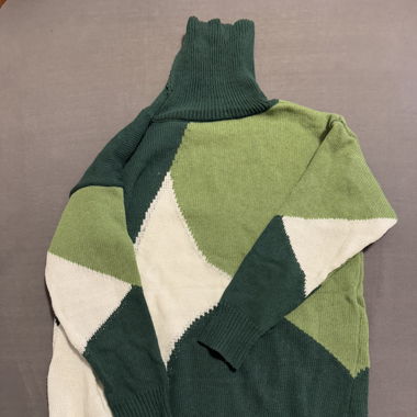 Pull oversize col roulé vert et blanc 