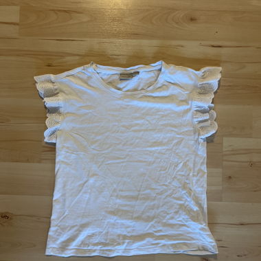 T-shirt blanc avec dentelle