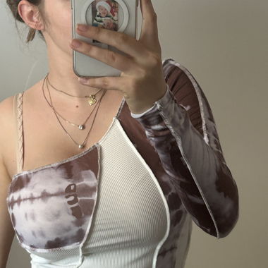 Elastisches Crop Top mit Langarm