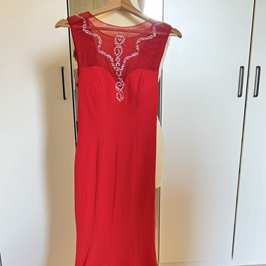 Abito da sera rosso con strass