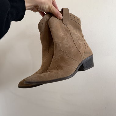 Bottes western en daim beige
