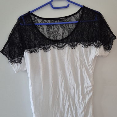 T-shirt with lace
