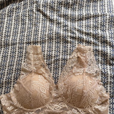 Beiger Spitzen-BH/Brassière