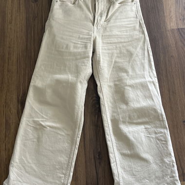 Beige Jeans mit weitem Bein
