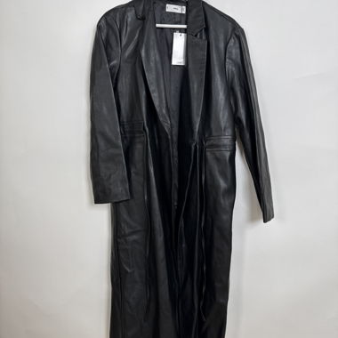 Cappotto nero in finta pelle MNG