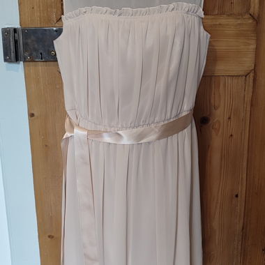 Ärmelloses cremefarbenes Kleid Young Couture