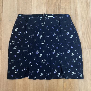 Gonna floreale nera di Pull&Bear