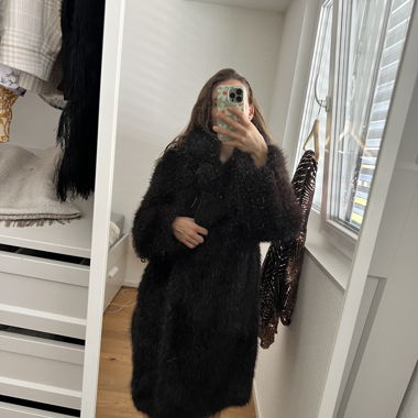 Cappotto in ecopelliccia nera