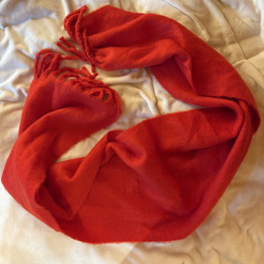 Roter Over-Sized Schal