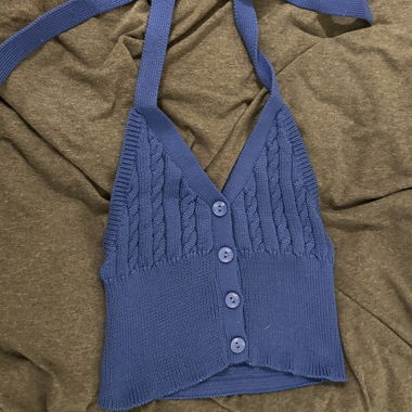 Gilet en maille bleu avec ruban à nouer
