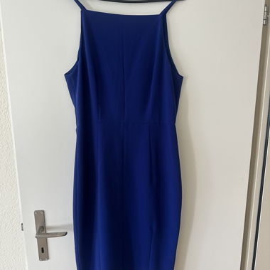 Robe bleue avec fermeture éclair dorée