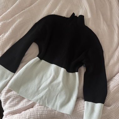 Two-tone Ribbed Sweater Black and White 