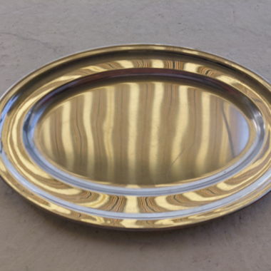 Ovale Servierplatte aus Metall