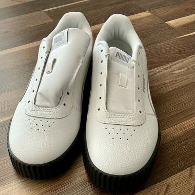 Weisse Puma Sneaker