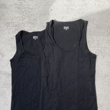 Schwarze Tanktops