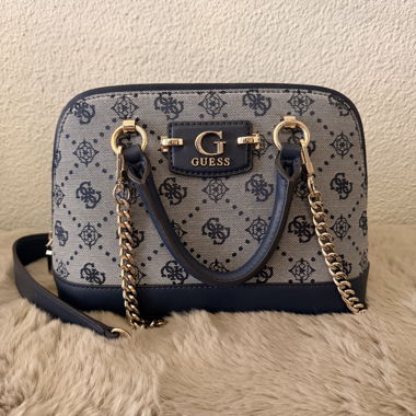 Sac à bandoulière GUESS Neda Dome en couleur Navy avec logo