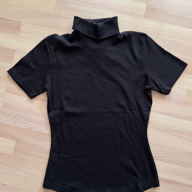 Top elegante a collo alto