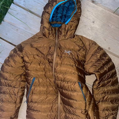 Piumino con cappuccio Arc'teryx