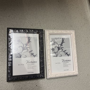 White & black picture frame