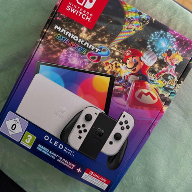 Nintendo Switch OLED mit Top-Spielen zu verkaufen