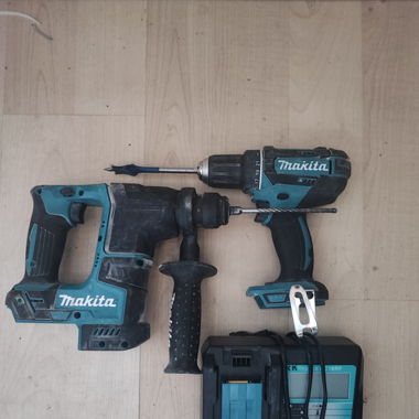 Bohrmaschine und Bohrhammer mit Ladestation 