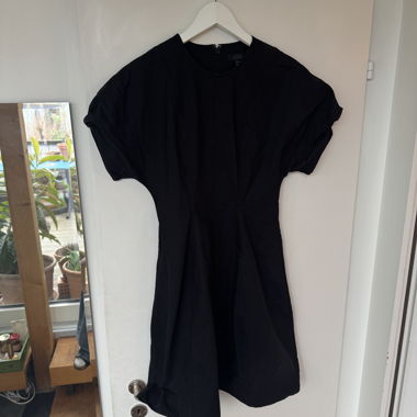 Robe noire manches courtes COS
