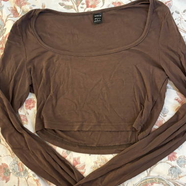 Top a maniche lunghe SHEIN marrone
