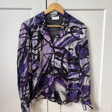 Lila Musterbluse