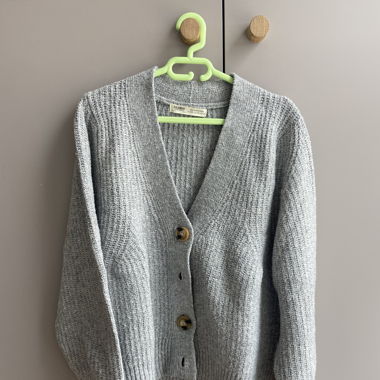 Cardigan / pull à boutons 
