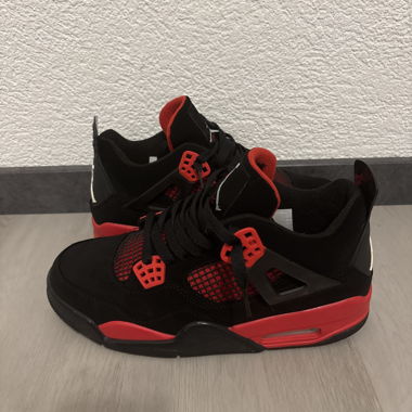 Jordan 4 rétro red Thunder 