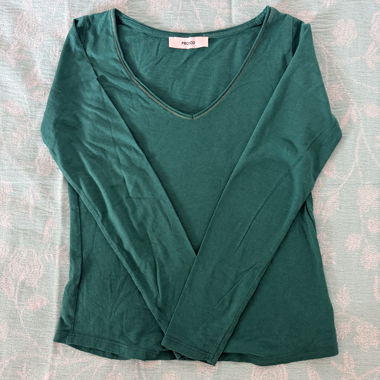 Top verde scollo a V