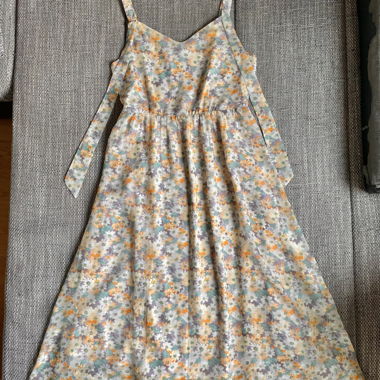 Blumiges, leicht fallendes Sommerkleid