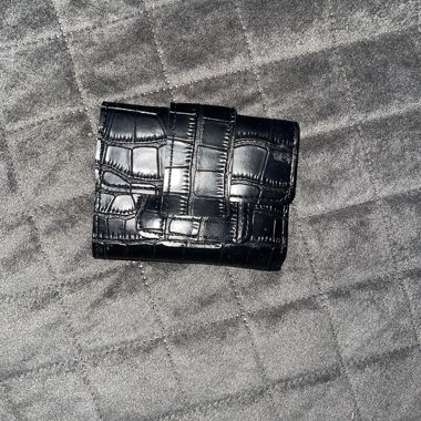 Black crocodile pattern wallet