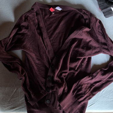 Bordeaux Strickjacke mit Knöpfen