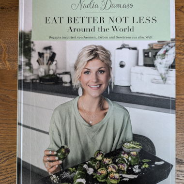 Eat Better Not Less Kochbuch von Nadia Damaso