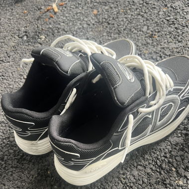 Je vend cette B30 de la marque Dior (réplique)