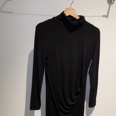 Robe fendue noire 
