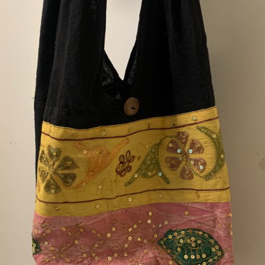 Jutetasche mit farbigem Design