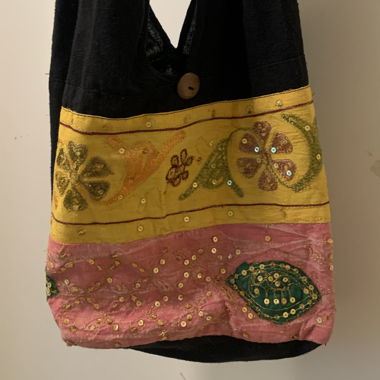 Jutetasche mit farbigem Design